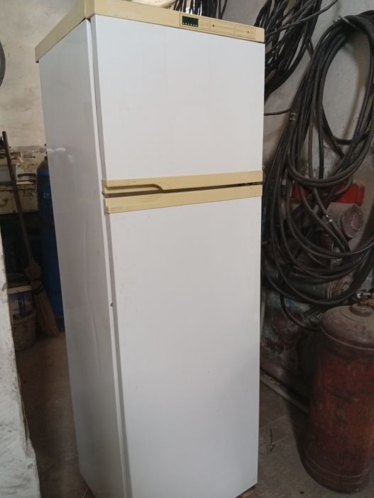 Холодильник бу продам