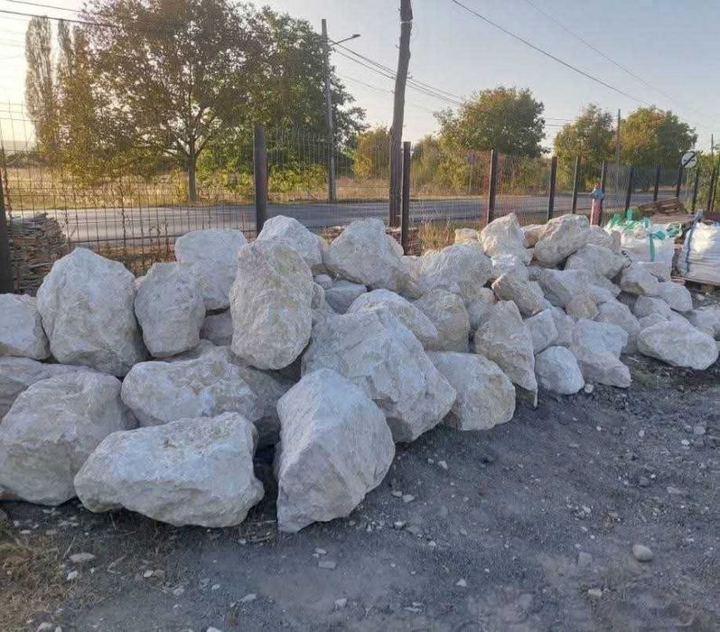 Piatra cubică montată impecabil–Lasă grădina pe mâna profesioniștilor!