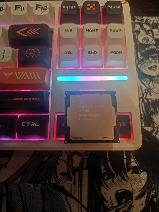Продам процессор intel i7 7700