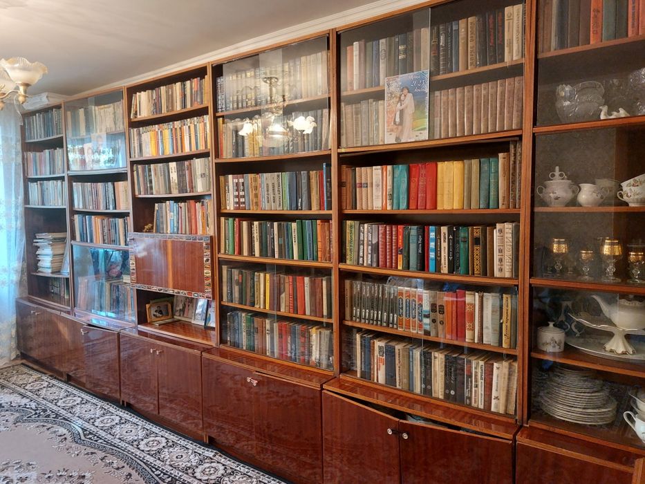 Срочно Шкаф с книгами