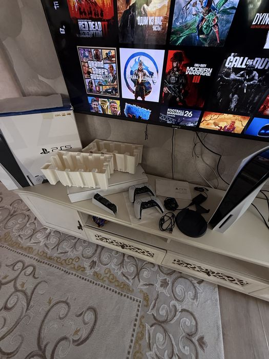Продам Playstation 5 с дисководом с подпиской и играми