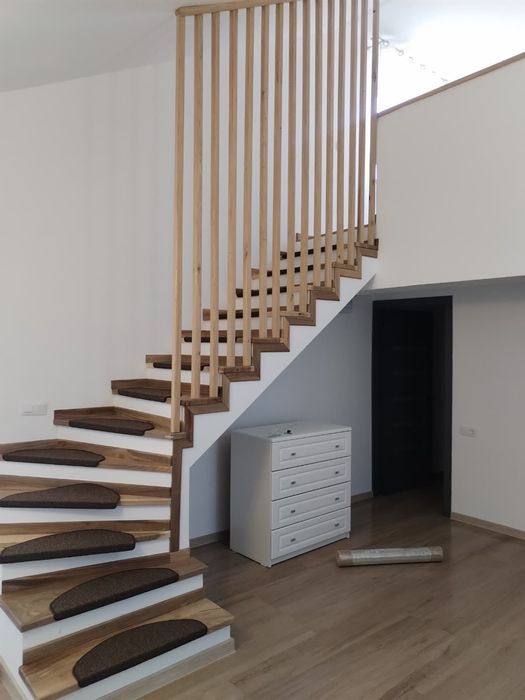 Inchiriez apartament de 2 camere la casa-Brosteni