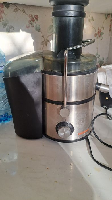 Соковыжималка emerald