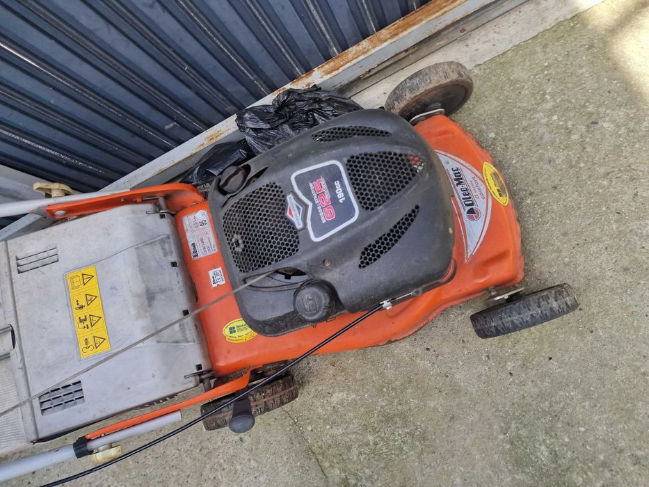 Masina de taiat iarba pe benzina EMAK motor BRIGGS 4CP CU COS PERFECTA