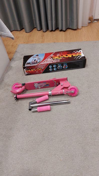 Детска тротинетка -розов цвят 30лв..