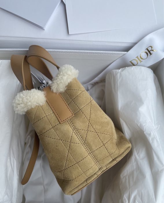 Dior чанта с пух