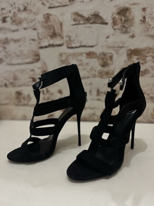 Високи токчета - чисто нови!