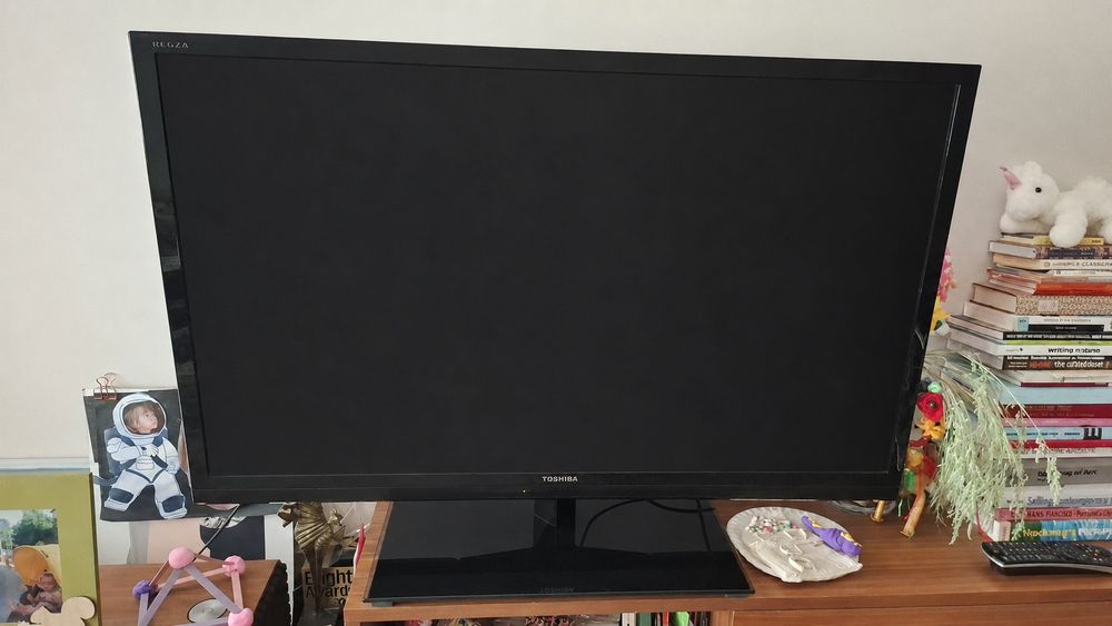 Продавам телевизор Toshiba 42 инча