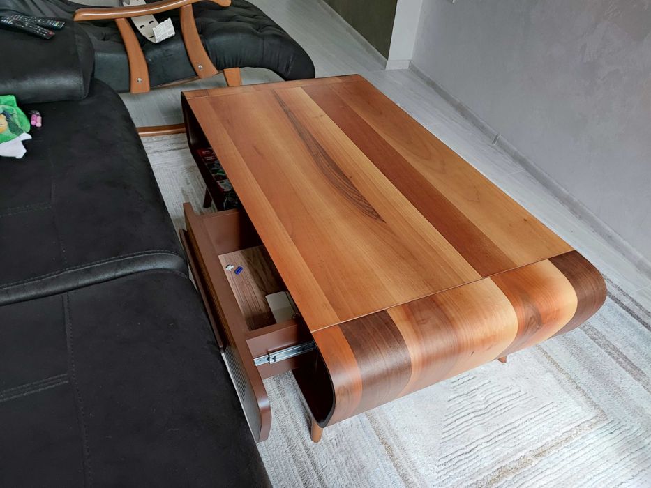 Холова маса с чекмеджета