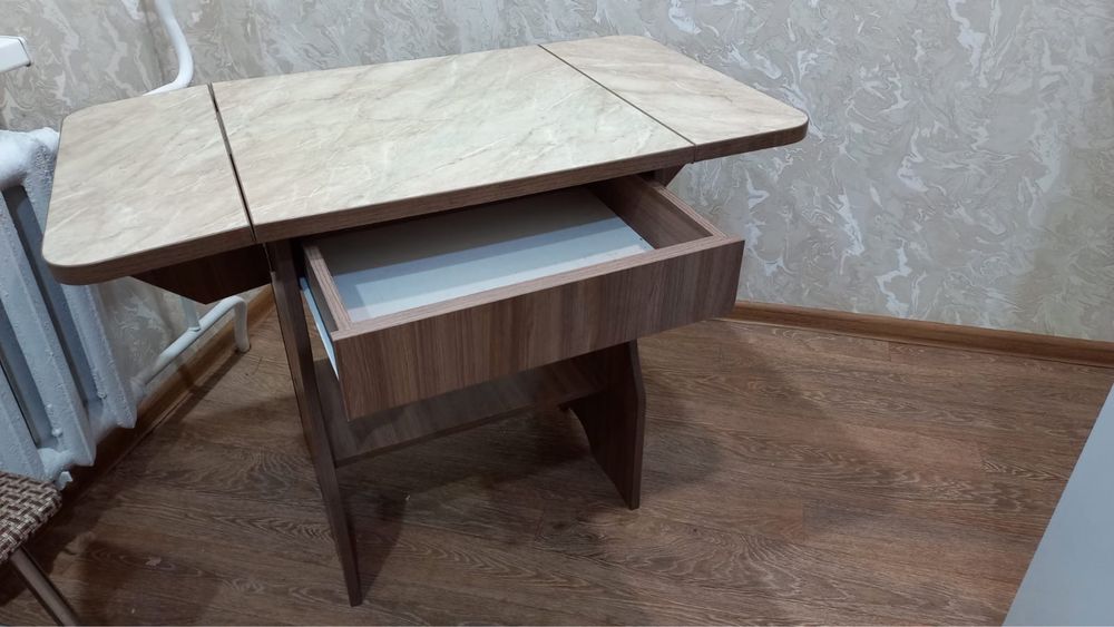 Продам стол  цена 20 тыс