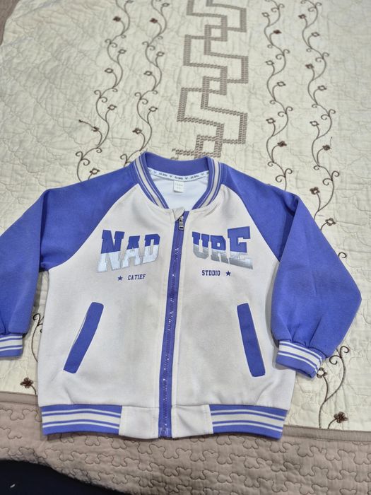 Продам недорого бомбер и джинсовку