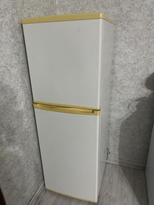 Холодильник отдам даром