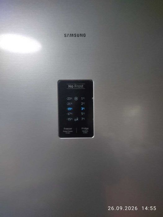 Продам холодильник Samsung RB33A32N0SA