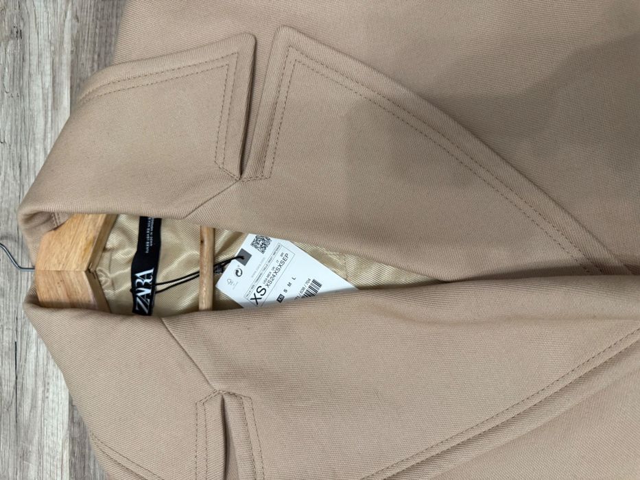 Palton Zara nou cu eticheta