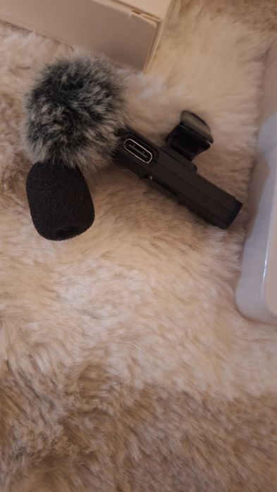 Lavaliera wireless microphone