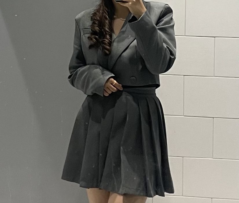 Продаю двойку(юбка+ укороченный пиджак)