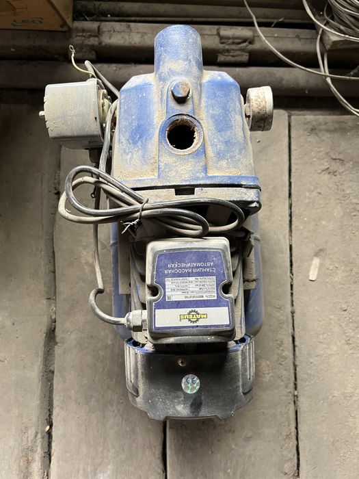 Продам насос водяной.