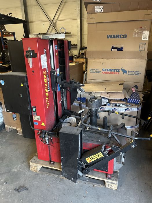 Машина за смяна на гуми Corghi