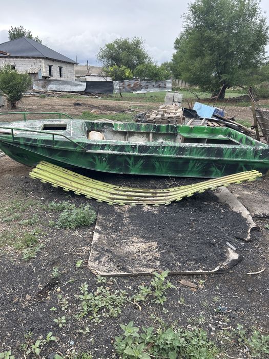 Продается лодка с мотором
