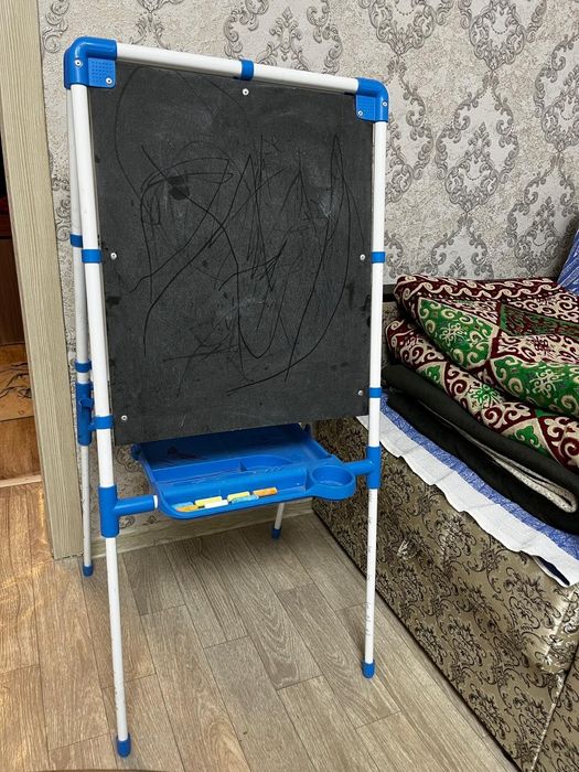 Продам детскую мольбертную доску