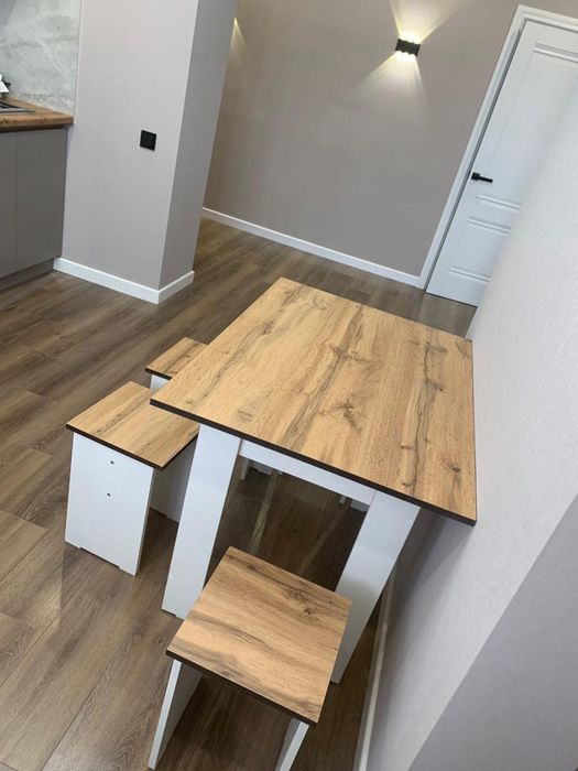 Продам новые кухонные столы с табуретками