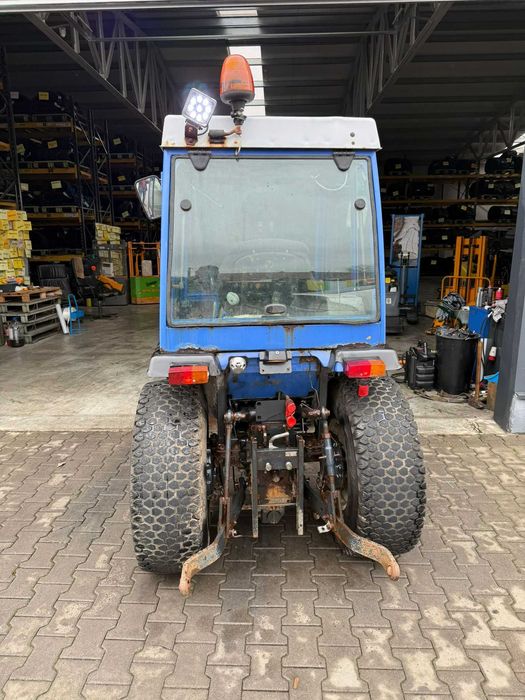 Tractor ISEKI cu accesorii : lama de zapada si cositoare