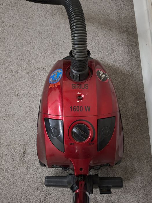 Пылесос мешковой Sirius SRV-1650RD для сухой уборки