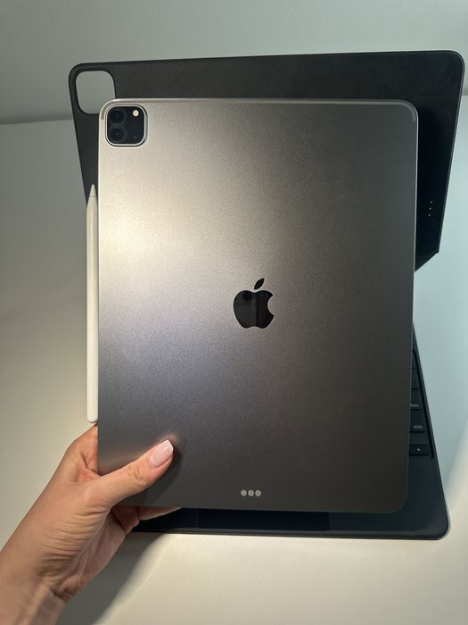 iPad Pro 12’9 дюймов + Magic Keyboard + Apple Pencil 2