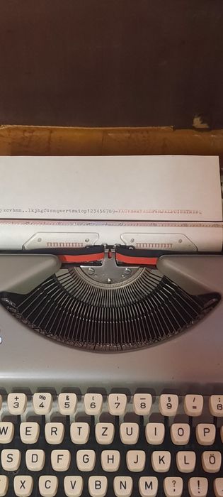 Mașină de scris Princess 200 impecabilă