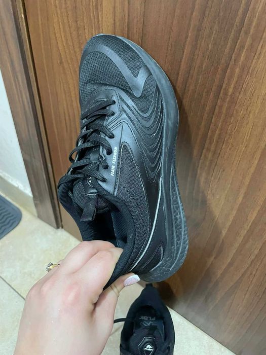 Продавам маратонки FLAIR