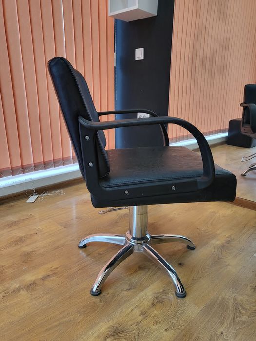 Измивна колона и стол за фризьор