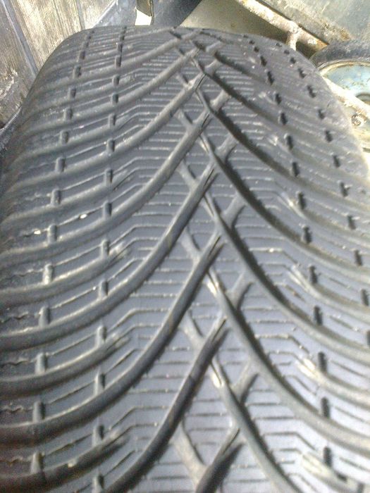 Продавам почти нови зимни гуми на стоманени джанти