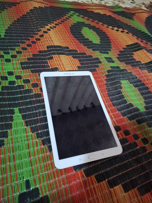 Galaxy Tab E // Sotiladi