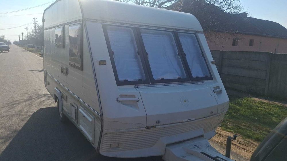 Rulota Adria pentru 4 persoane mobilata si utilata