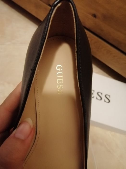 Нови дамски обувки естествена кожа Guess