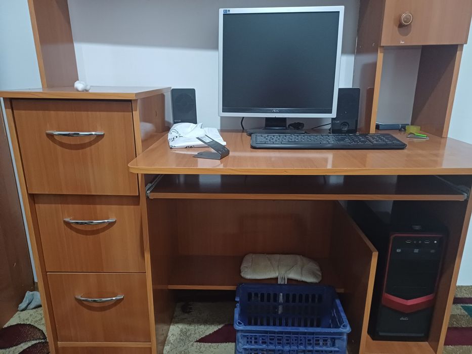 Стол компютерный , компьютер  тоже