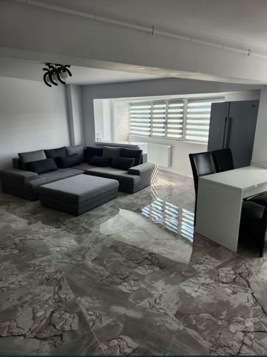 Apartament cu 3 camere decomandat și 2 bai