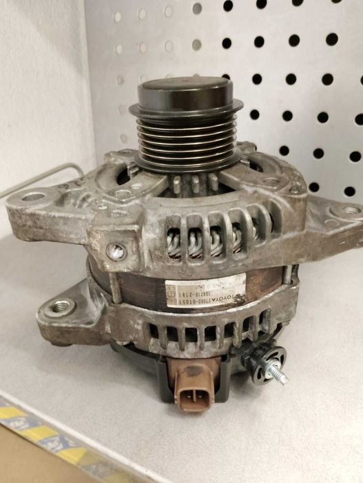 Генератор за Тойота Авенсис Т27 Оригинален втора употреба рециклиран!