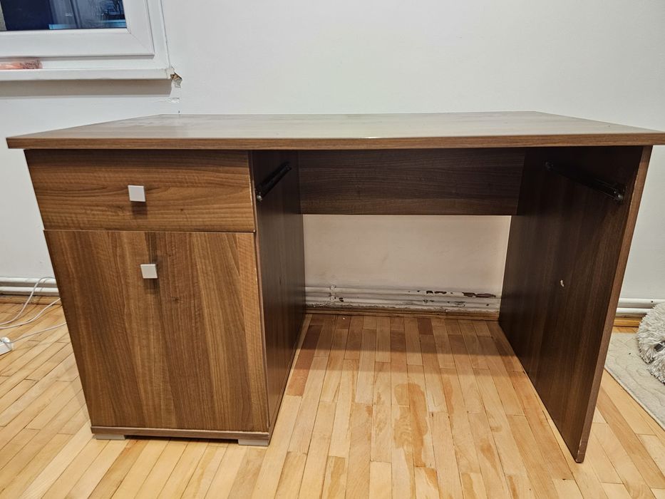 Masa de birou, sertar, stare bună.