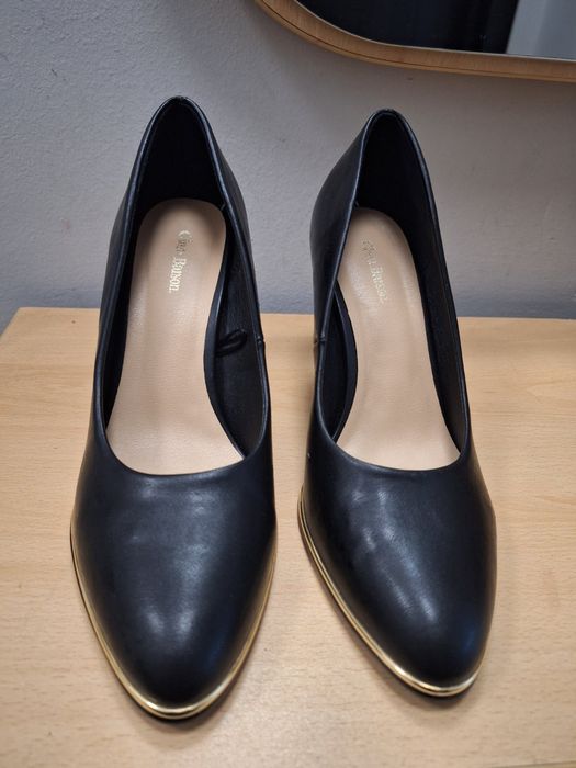 Елегантни кожени обувки Clara Barson