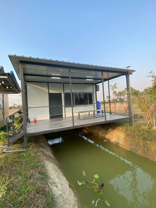 Vindem containere tip căsuța din structura metalica