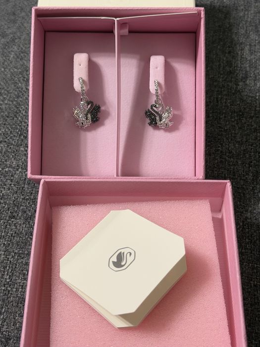 емблематичните обеци на Swarovski