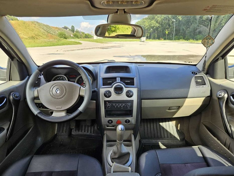Renault Megane 2 Sedan 1.6 Benzină 2005 – foarte întreținută