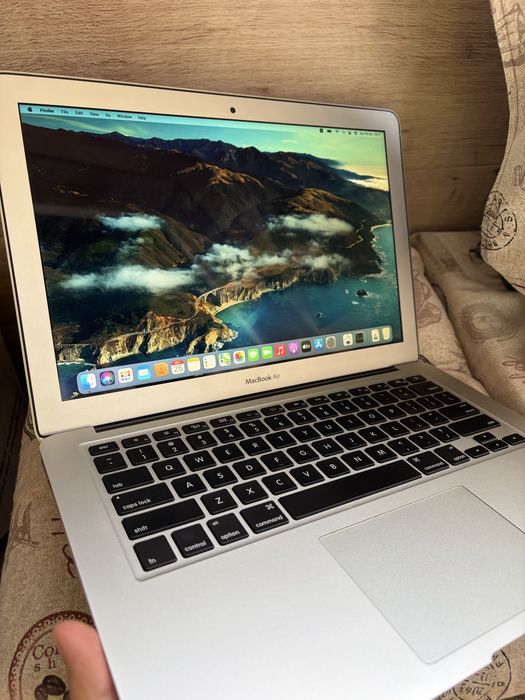 Macbook Air 13” i5 4Gb DDR3 1.5GB GPU;