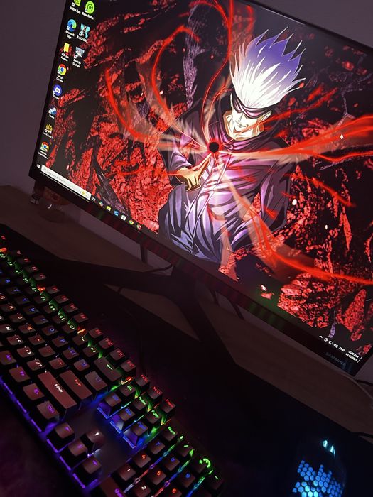 Salutare, vand set complect de gaming.