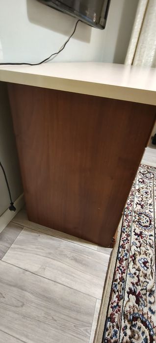 Стол для учебы и работы