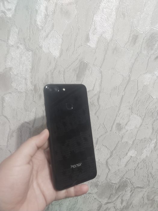 Продам Honor 9 Lite