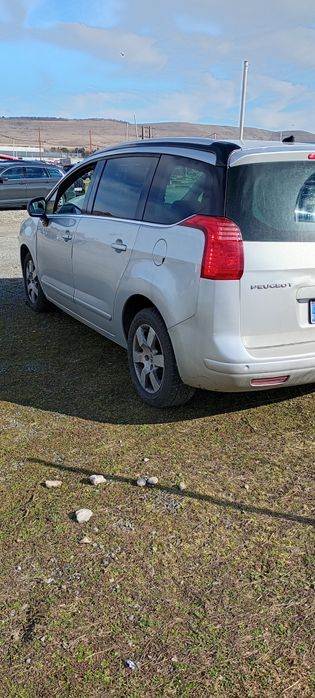 Vând Peugeot 5008 an.2012