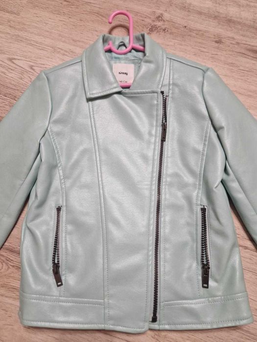 Geacă fete Sinsay 140 cm – NOUĂ fără etichetă – tip piele – 9-10 ani