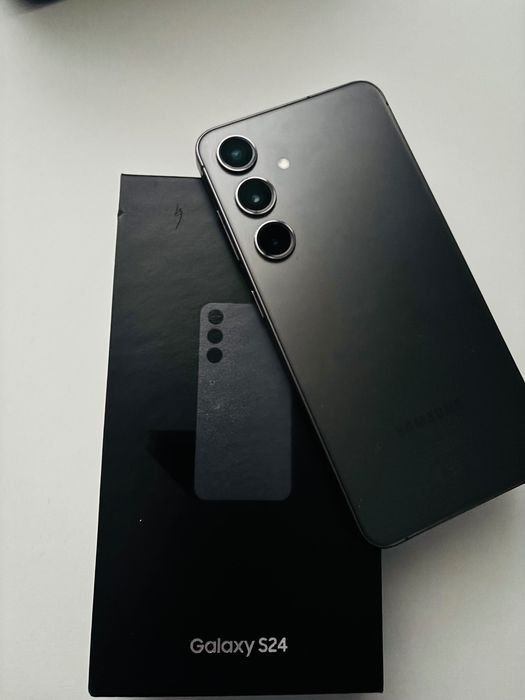 Samsung Galaxy S24 в Черно (256GB) КАТО НОВ (едни от най-добрите сега)